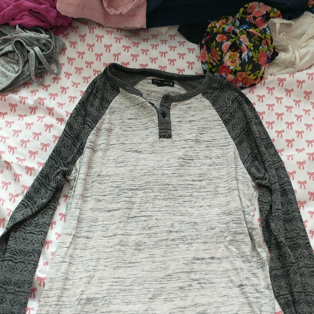Ocean Current Heathered Gray and Black Long Sleeve Top